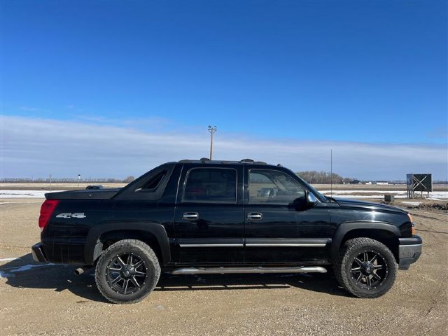 The 2005 Chevrolet Avalanche 1500 LS